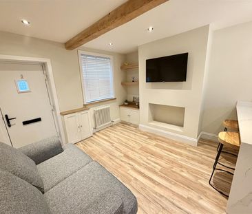 Station Road, Parkgate - Photo 1