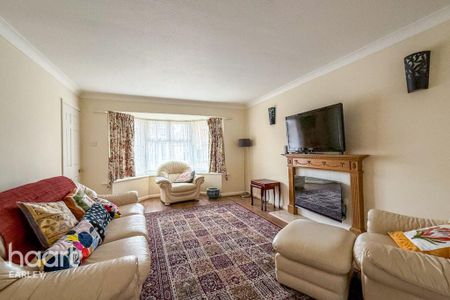 4 bedroom detached house to rent - Photo 5