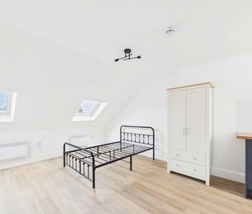 Ash Road, Aldershot, Hampshire, GU12 - Photo 3