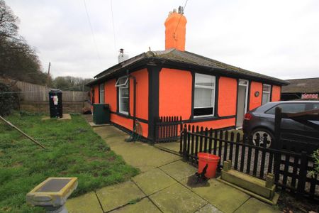 2 bedroom semi-detached bungalow to rent - Photo 5