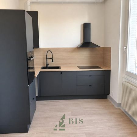 Location Appartement 3 pièces 63m² RIORGES 42153 - Photo 3