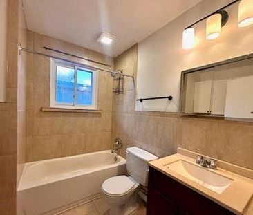 NE PAYEZ RIEN AVANT LE 1ER DECEMBRE.... COMME NEUF, NORD DE SHERBRO... - Photo 4