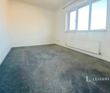 3 bedroom detached house to rent - Photo 2