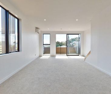 *Quality living in Seatoun Heights awaits—secure your new home now!* - Photo 2