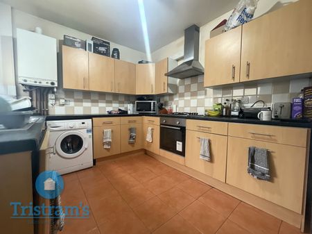 5 bed Mid Terraced House for Rent - Photo 4