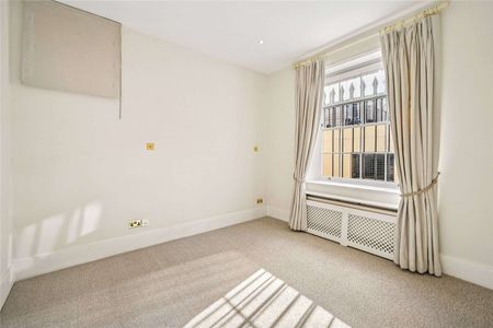 A five bedroom semi-detached house is available to rent in Regent's Park - Photo 5