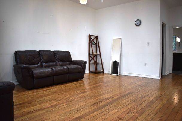 For Lease - 966 Dundas Street, Toronto, Ontario - Photo 1