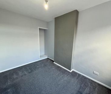 3 bedroom end of terrace house to rent - Photo 4