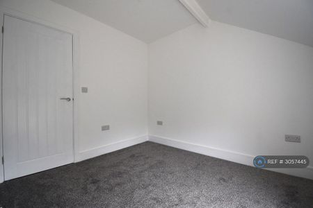 4 bedroom terraced house to rent - Photo 3