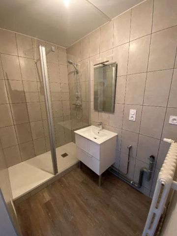 Location Appartement 3 pièces 49m² CHERBOURG-EN-COTENTIN 50100 - Photo 4