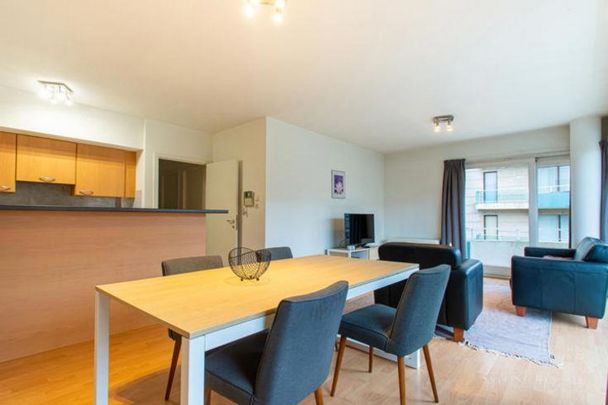 Dans un quartier calme et verdoyant, proche de Stockel, appartement 2 chambres meublé - Photo 1