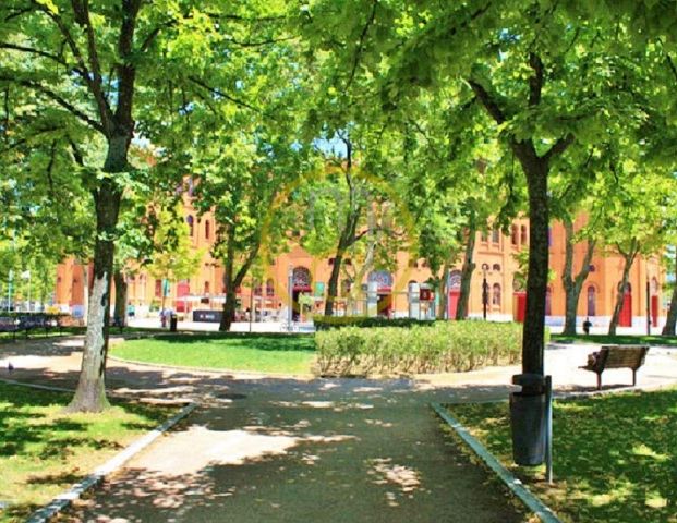 LISBON CENTER / CAMPO PEQUENO ap. T2 furnished. Heat. Garage - Photo 1