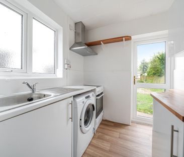 3 bedroom semi-detached house to rent - Photo 6