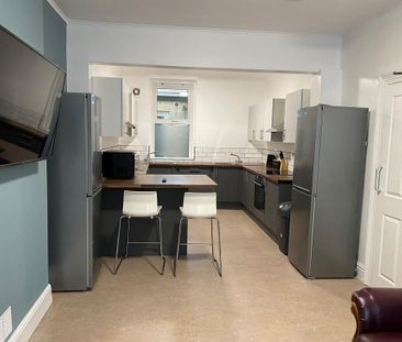 1 bedroom in a house share to rent - Photo 2