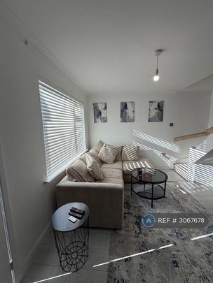 2 bedroom terraced house to rent - Photo 1