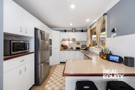 16 Glengyle Court, Wattle Grove NSW 2173 - House For Rent | Domain - Photo 2