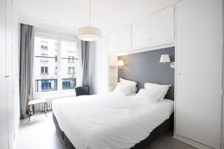 Appartement à louer rue du Bois de Boulogne, Paris 16ème - Photo 5