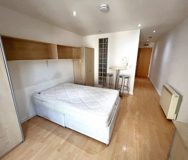 1 bedroom Flat / Apartment - Photo 5