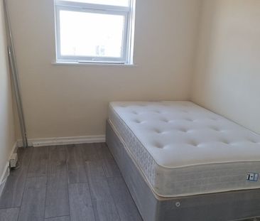 Studio Flat, King Street, E13 - Photo 2
