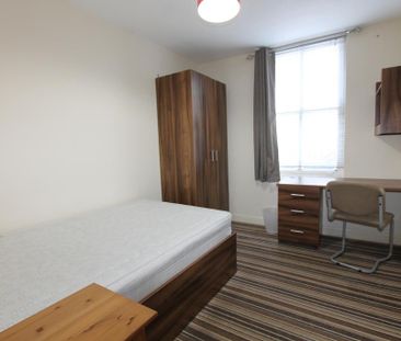 6 bedroom flat to rent - Photo 3