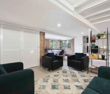 WARM & WELCOMING FEMALE SHARE HOUSE – ROOM AVAILABLE NOW - Photo 2