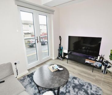 2 bedroom flat to rent - Photo 4