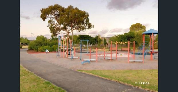 Parkside Family Living in Prime Location - Photo 1