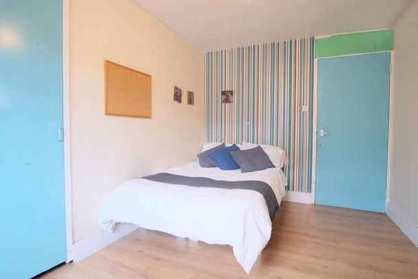 3 bedroom flat share to rent - Photo 1