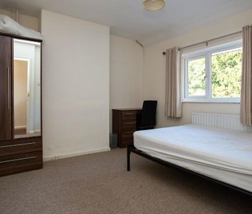 5 bedroom semi-detached house to rent - Photo 3