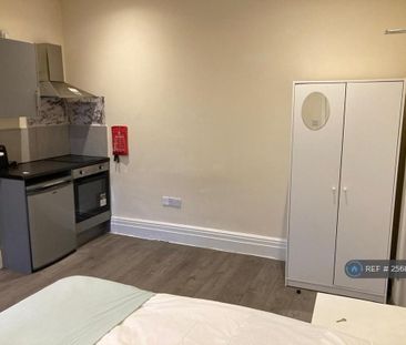 Studio to rent - Photo 2