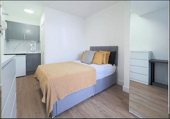 1 bedroom in a house share to rent - Photo 1