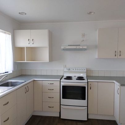 Charming 2BR Home with Modern Comforts - Photo 1