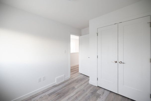 Edmonton Unfurnished townhouse Rental in West Jasper Place - Welcome to the Spruce! Beautiful Townhome Living! - Photo 1