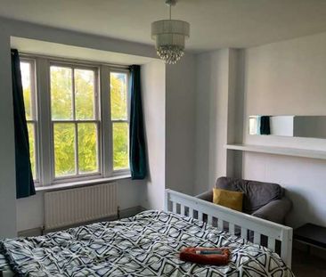 Princes Street Room 6 - Photo 5