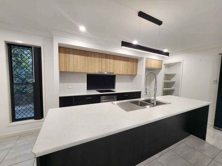 CABOOLTURE - FAMILY & MODERN - Photo 5