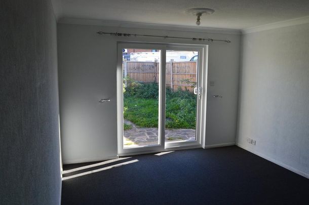 2 bedroom bungalow to rent - Photo 1