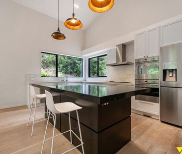 Spacious 4-Bedroom Family Home with Double Garage - Photo 5