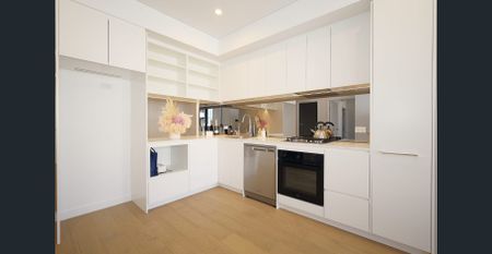 Brand New Larger 2 bedroom with sunny balcony - Photo 4