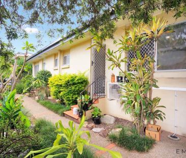 “Renovated Unit with Private Courtyard” - Photo 4