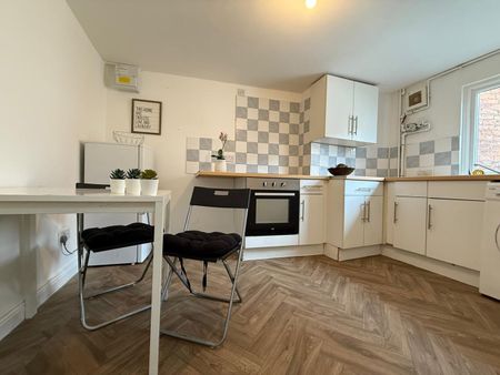 1 Bed Flat, Humberstone Gate, LE1 - Photo 2