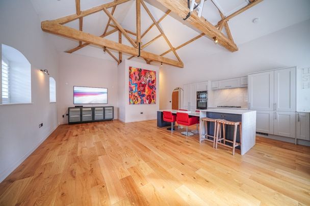 Bulbourne Yard - Photo 1