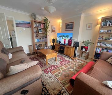 3 bedroom semi-detached house to rent - Photo 2