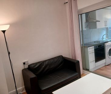 1 Bed Flat, St. Johns Road, NW11 - Photo 2