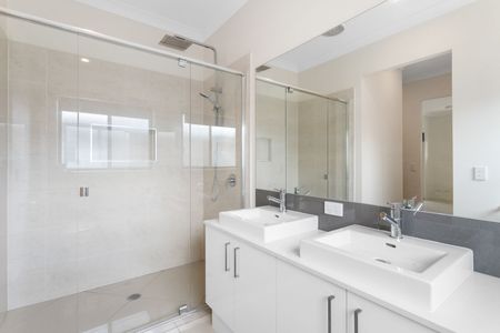 Immaculately Presented Spacious Home - Photo 5