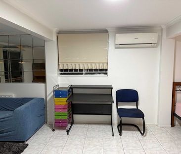 Fully Renovated Large Family Home Near Garden City - Photo 2