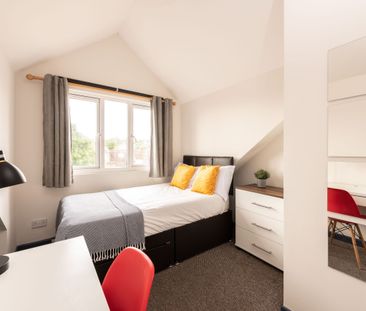 Double Loft Room- WALK TO CITY- Sociable House - Photo 4