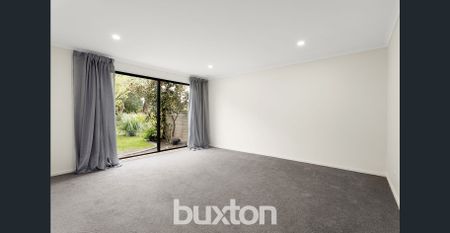 Light & Bright - Comfortable Living in a Peaceful Pocket. Water usage included in rent! - Photo 2