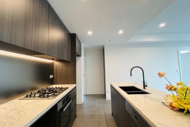 **Two Weeks Free Rent** Modern 2-Bedroom brand-new Apartment with Premium Amenities in Sydney Olympic Park - Photo 1