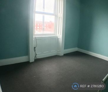 3 bedroom flat to rent - Photo 2