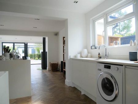 3 bedroom semi-detached house to rent - Photo 5